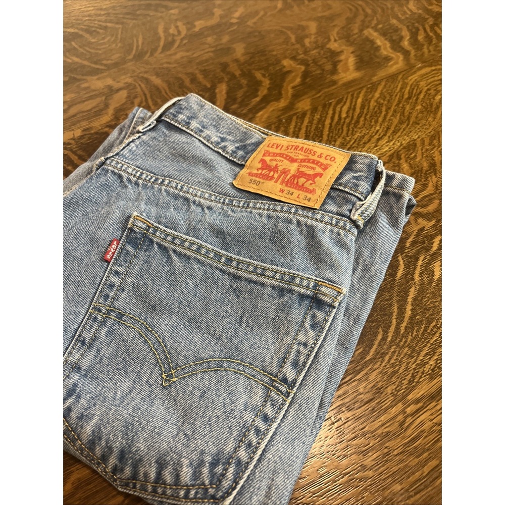 Levi's 550 Jeans Mens Size 34x34 Relaxed seat/thigh, tapered leg